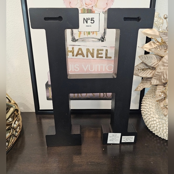 Black Decorative Letter H - Picture 2 of 4